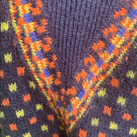 United Colors of Benetton •sweater - Picture 4 of 11